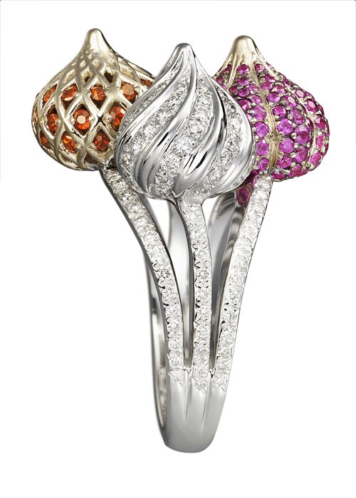 Кольцо: "Три купола": белое и розовое золото, бриллианты, розовые сапфиры, оранжевые гранаты