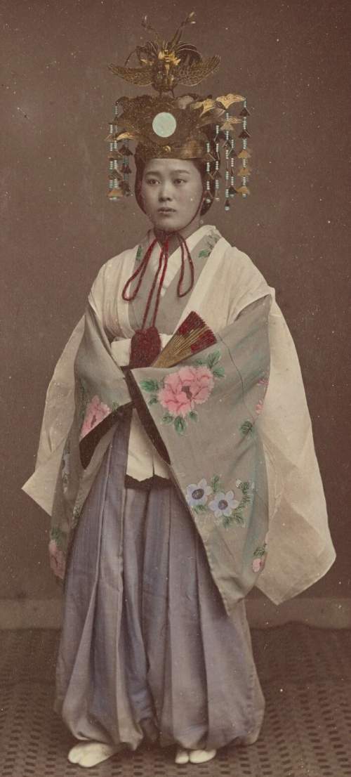 Женщина в сложном головном уборе в Японии, 1870?1890-е гг.