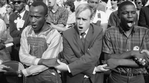 Белые протестующие присоединились к маршу в Вашингтоне во время движения за гражданские права в августе 1963 года.