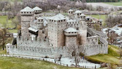 Замок Фенис, Италия