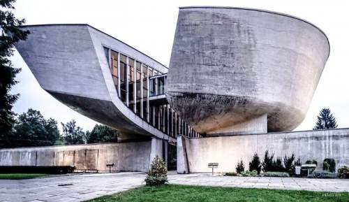 Музей Словацкого национального восстания, Банска-Бистрица, Словакия, построен в 1969 году.