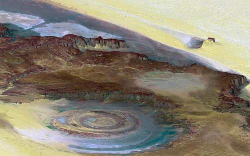 14. Структура Ричат, расположенная недалеко от Уадана, Мавритания. Эта фотография сделана из космоса. Структура Ричат представляет собой кольцевые образования 50 км в диаметре и находится в центре безликой пустыни Сахара. (Photographer: trodel_wiki/NASA)
