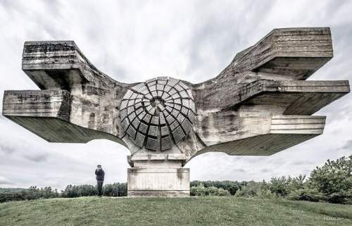 Памятник Революции народа Мославина - Мемориал Великой Отечественной войны. Подгарич, Хорватия Открыт в 1967 году