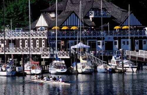 Королевский яхт-клуб Ванкувера (Royal Vancouver Yacht Club).
