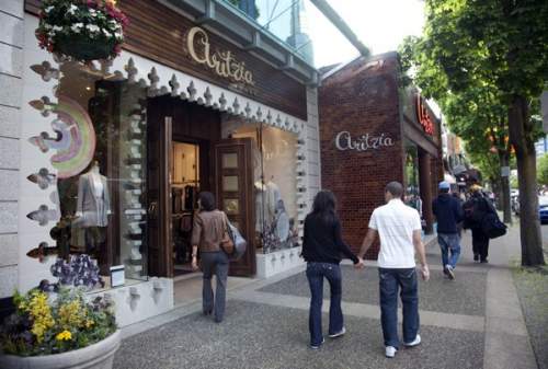Робсон Стрит (Robson Street), одна из центральных улиц Ванкувера с бессчетным количеством магазинов и бутиков.