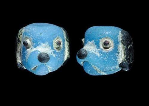 Египетско-финикийская стеклянная бусина в виде головы собаки, VI-IV вв. до н. э.