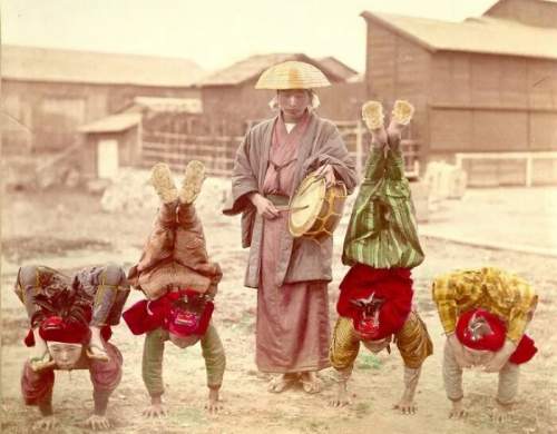 Акробаты в Японии. ок. 1900 г.