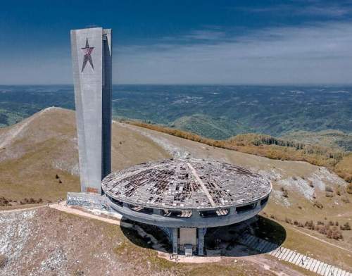 Бывший мемориальный дом Болгарской коммунистической партии (памятник Бузлудже), перевал Шипка, Болгария, построен в 1981 году.