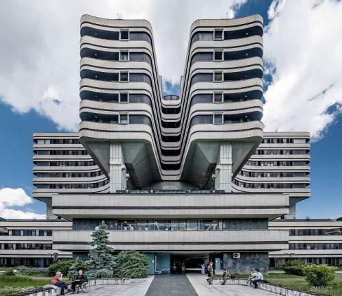 Комплекс Военно-медицинской академии, Баница, Белград, Сербия, спроектирован в 1973 г., построен в 1981 г.