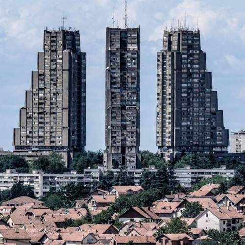 Восточные ворота Белграда, здания Рудо, (Источне Капие) Белград, Сербия, построены в 1976 году, архитектор: Вера Чиркович Инженер: Милутин Еротиевич