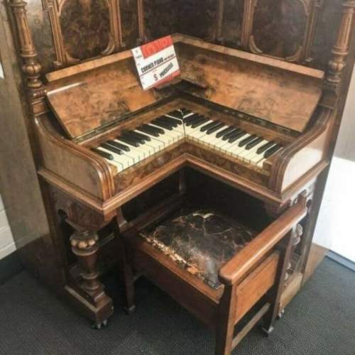 Угловое фортепиано