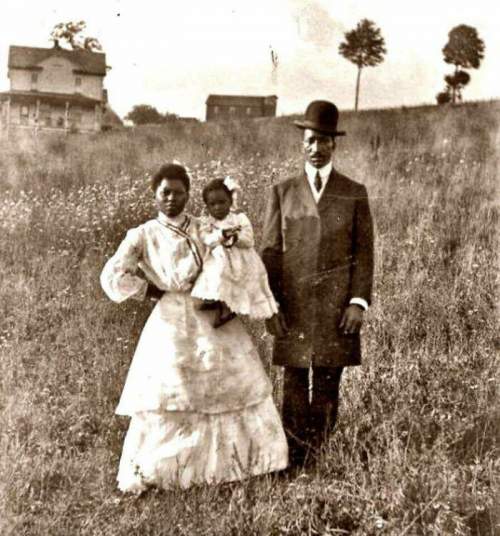 Семья поселенцев в американских прериях в 1880-х годах.