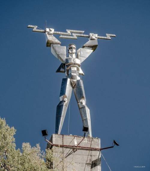  ?Электрификация?, скульптура из нержавеющей стали, плотина Видрару, 1971 г. Жудец Арджеш, Румыния