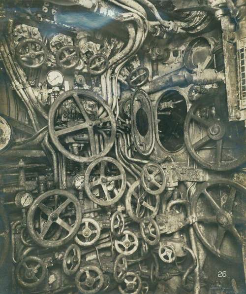 Было снято несколько фильмов о немецких подводных лодках и о том, как они выглядели в прошлом, но вот реальная фотография, сделанная в 1918 году.