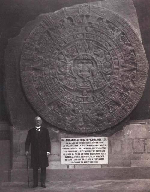  Порфирио Диас и солнечный камень ацтеков, 1910 г.