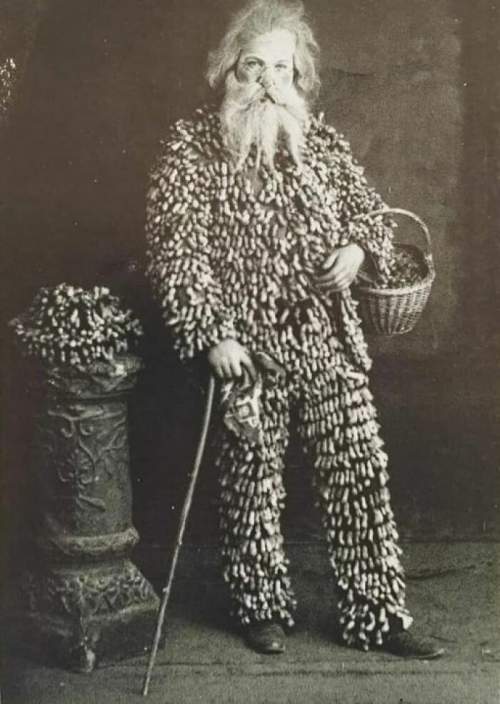 Продавец арахиса из 1890 года в костюме из арахиса