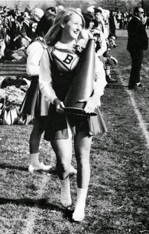 Мерил Стрип в дни ее чирлидерства в средней школе Бернардс, Бернардсвилль, Нью-Джерси, 1966 год.
