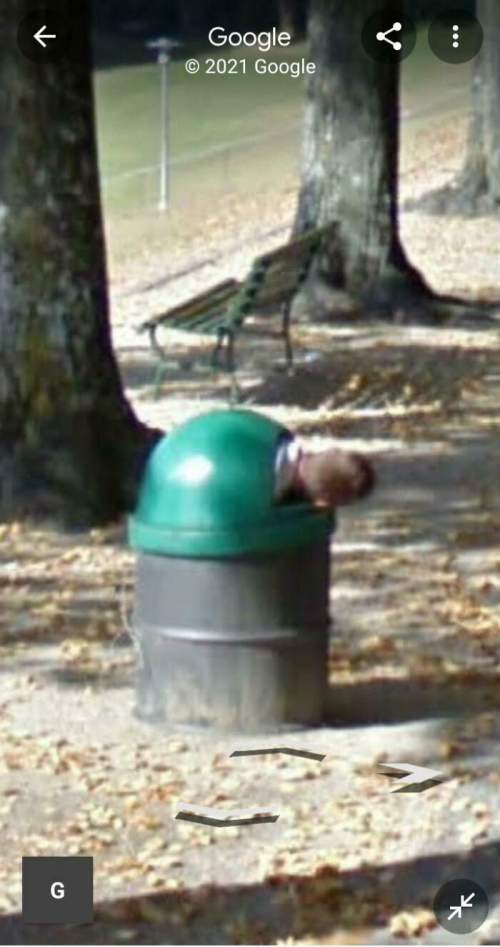 Этот человек в мусорном баке, найденный в каком-то парке в Швеции